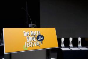 Современный классик Ирвин Уэлш стал главным гостем Мальтийского книжного фестиваля — Мальтийский вестник